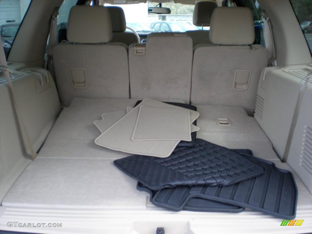 2010 Ford Expedition XLT 4x4 Trunk Photos