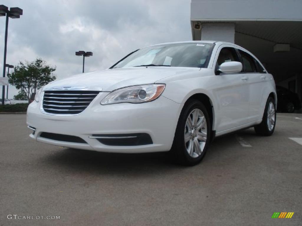 2011 200 Touring - Bright White / Black/Light Frost Beige photo #1