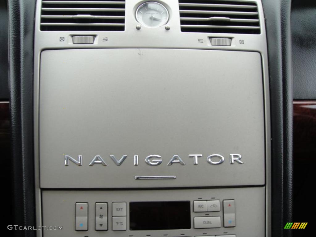 2003 Navigator Luxury 4x4 - Autumn Red Metallic / Light Parchment photo #21