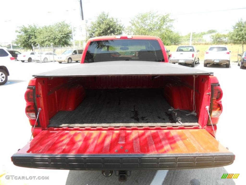 2005 Silverado 1500 LS Extended Cab - Victory Red / Dark Charcoal photo #10