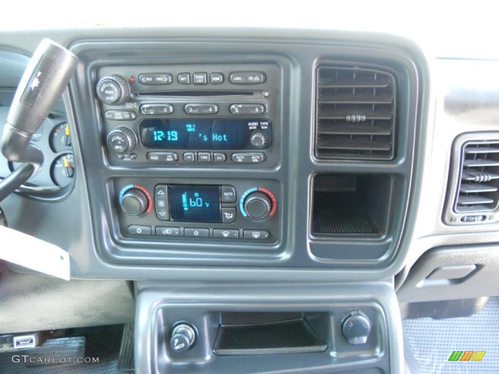 2005 Chevrolet Silverado 1500 LS Extended Cab Controls Photo #48717664