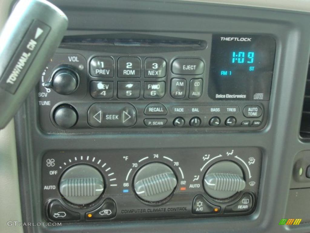 2001 Chevrolet Suburban 1500 LT 4x4 Controls Photo #48718132