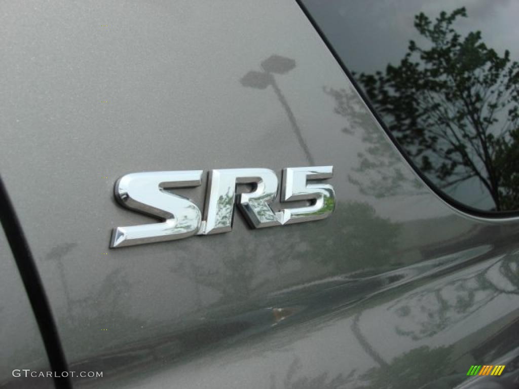 2004 Toyota Sequoia SR5 4x4 Marks and Logos Photos