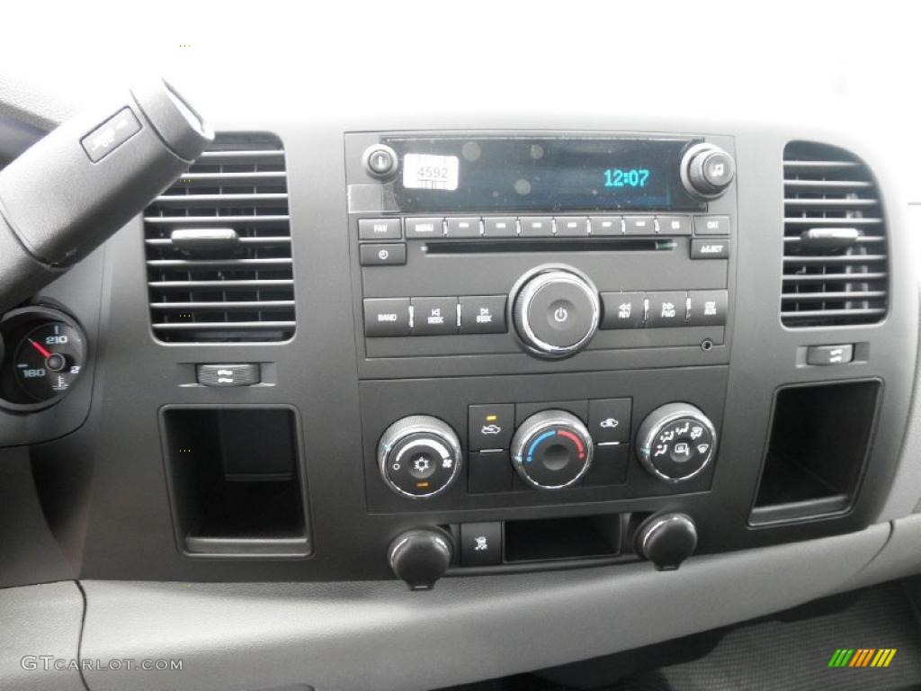 2011 GMC Sierra 1500 Regular Cab 4x4 Controls Photo #48719534