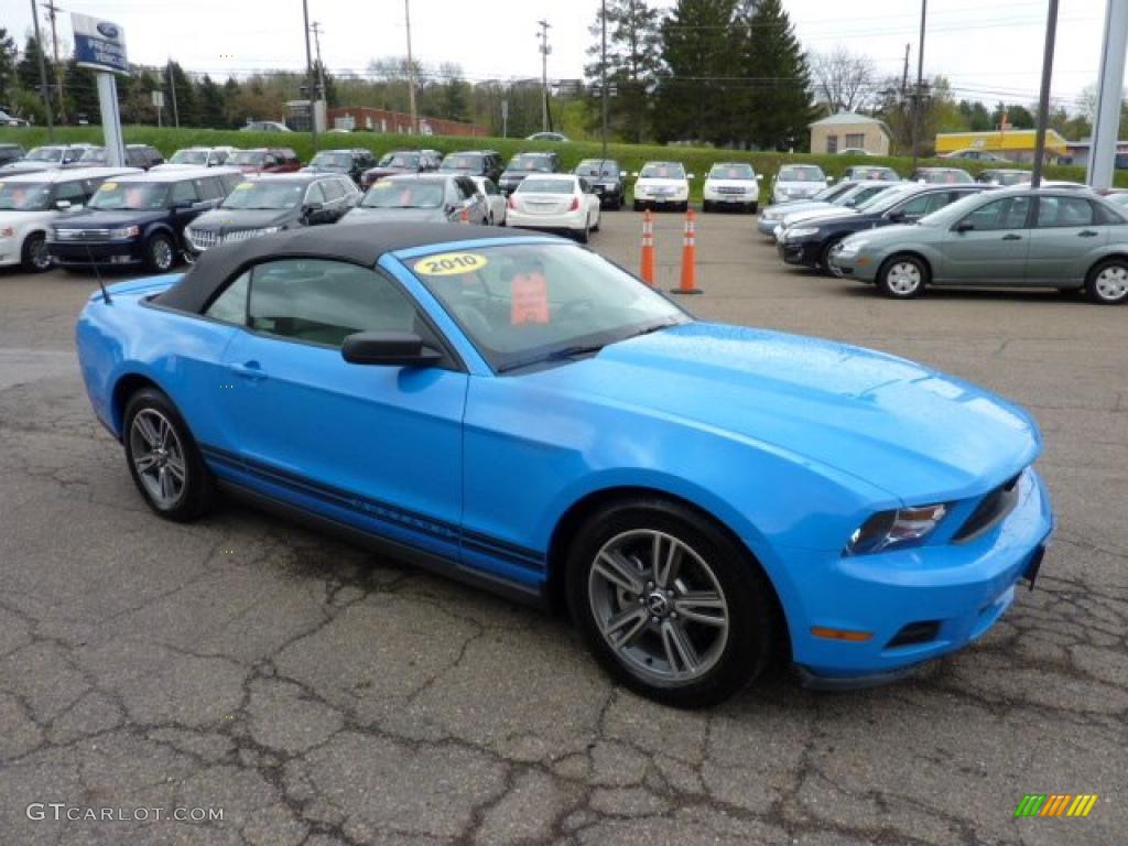 2010 Mustang V6 Premium Convertible - Grabber Blue / Stone photo #6