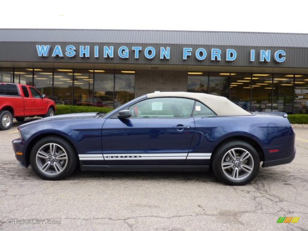 Kona Blue Metallic Ford Mustang