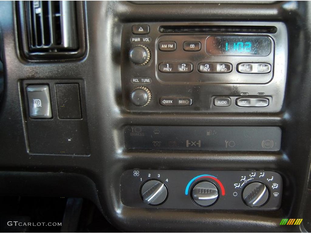 2007 GMC C Series TopKick C4500 Regular Cab Chassis Moving Truck Controls Photo #48732036