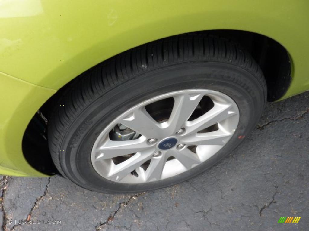 2011 Fiesta SE Hatchback - Lime Squeeze Metallic / Light Stone/Charcoal Black Cloth photo #7