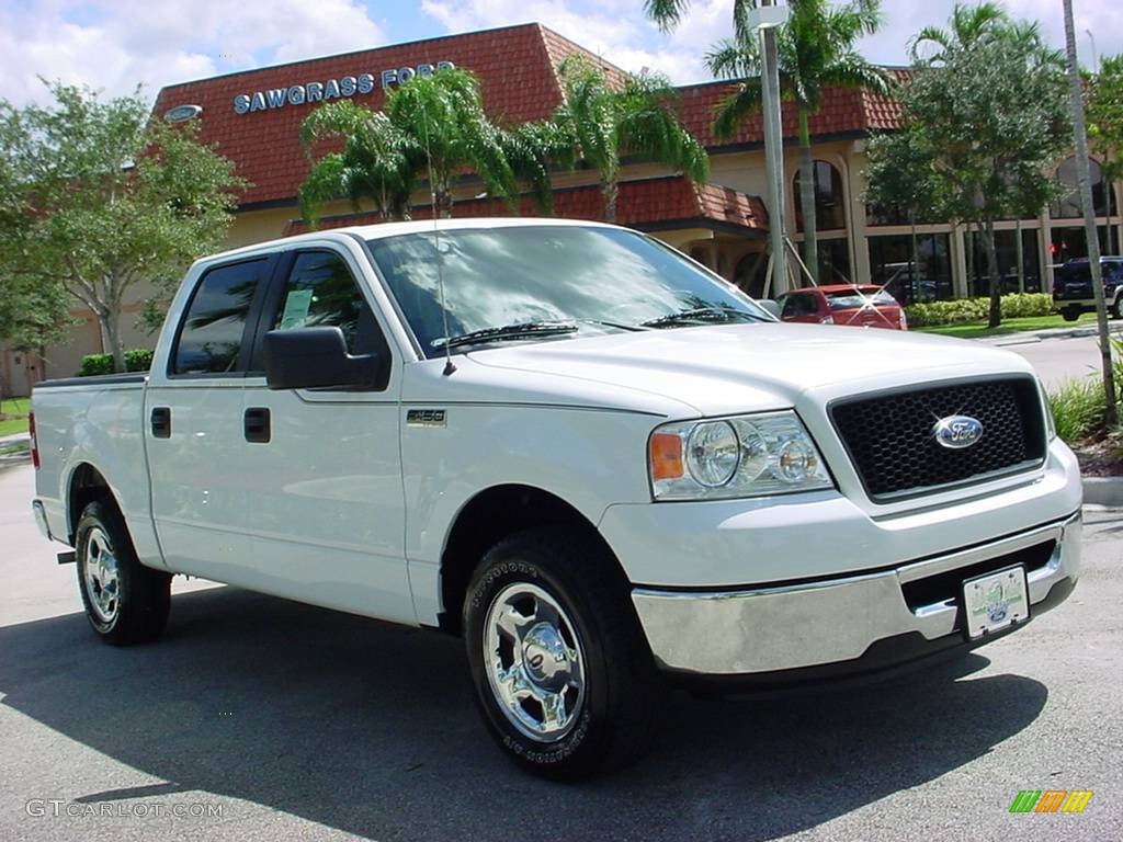 2006 F150 XLT SuperCrew - Oxford White / Medium/Dark Flint photo #1