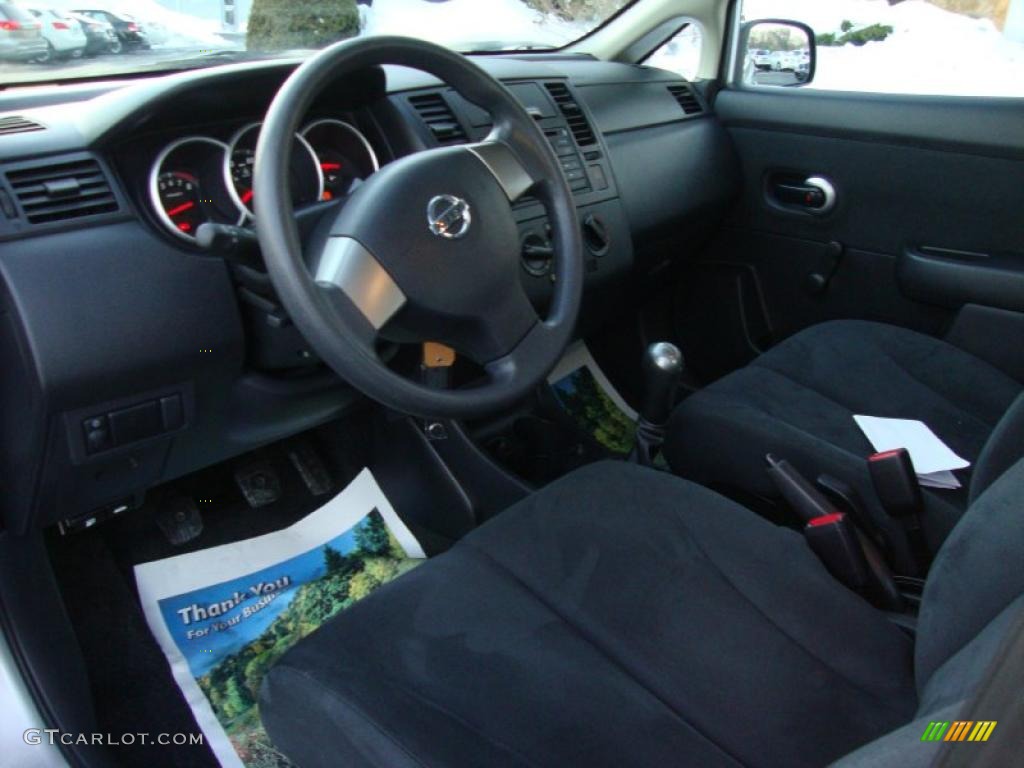 Charcoal Interior 2010 Nissan Versa 1.6 Sedan Photo #48732588