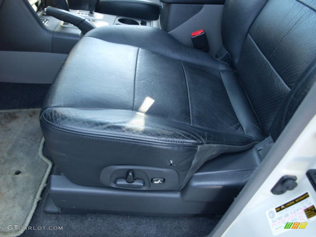 2004 Montero Limited 4x4 - Cool Silver Metallic / Charcoal photo #16