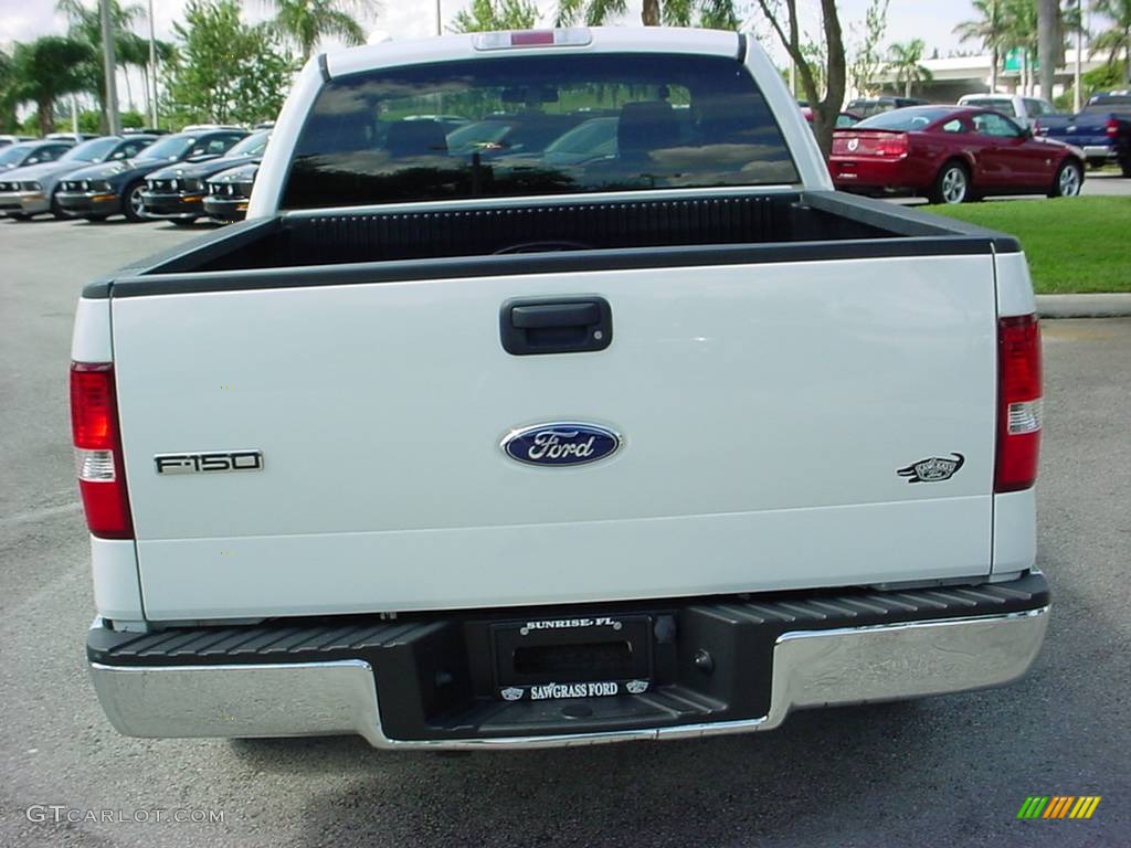 2006 F150 XLT SuperCrew - Oxford White / Medium/Dark Flint photo #4