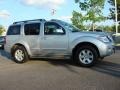 Silver Lightning - Pathfinder SE 4x4 Photo No. 2