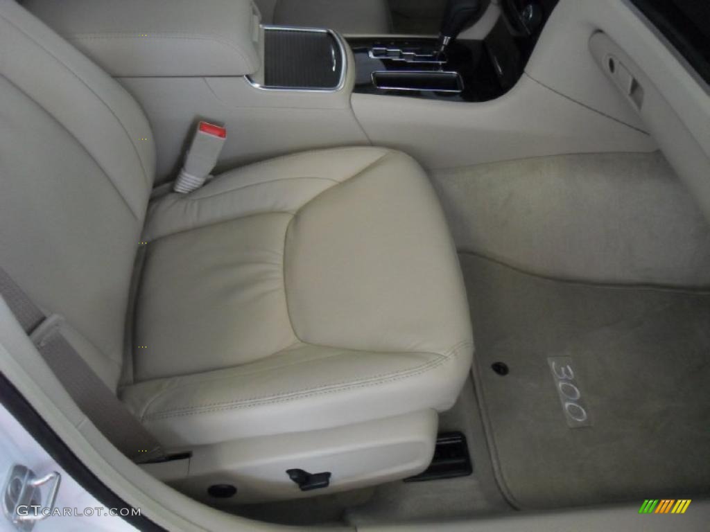 2011 300 Limited - Ivory Tri-Coat Pearl / Black/Light Frost Beige photo #22