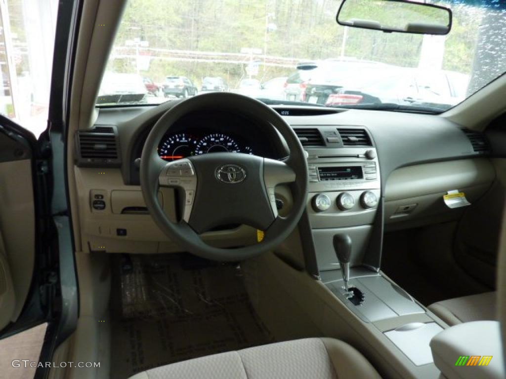 2011 Camry LE - Aloe Green Metallic / Bisque photo #10