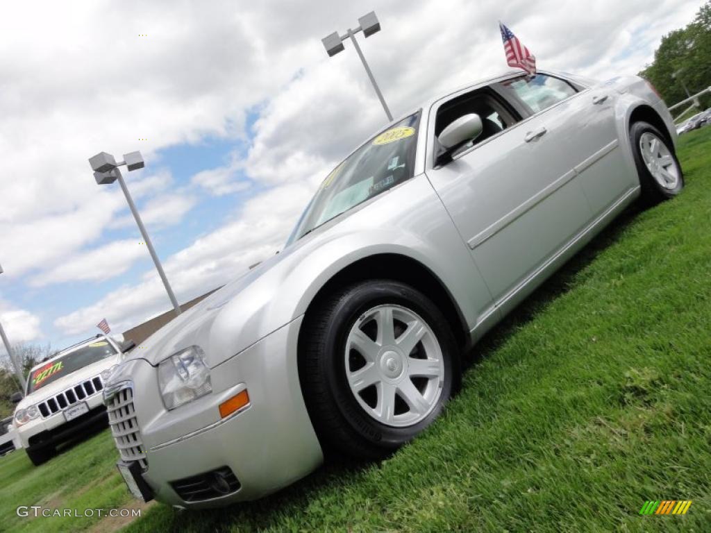 Bright Silver Metallic Chrysler 300