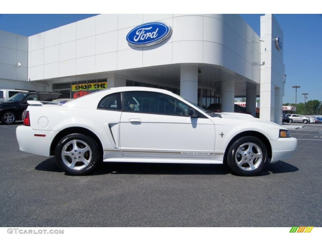 Oxford White 2001 Ford Mustang V6 Coupe Exterior Photo #48741198