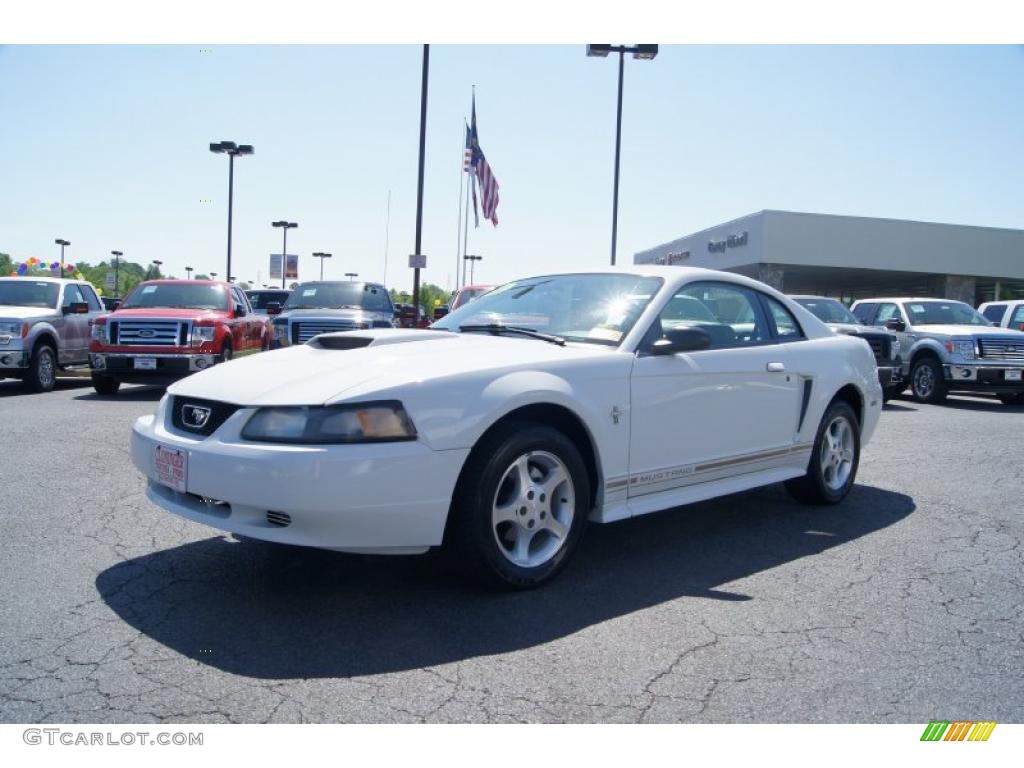 2001 Mustang V6 Coupe - Oxford White / Medium Parchment photo #6