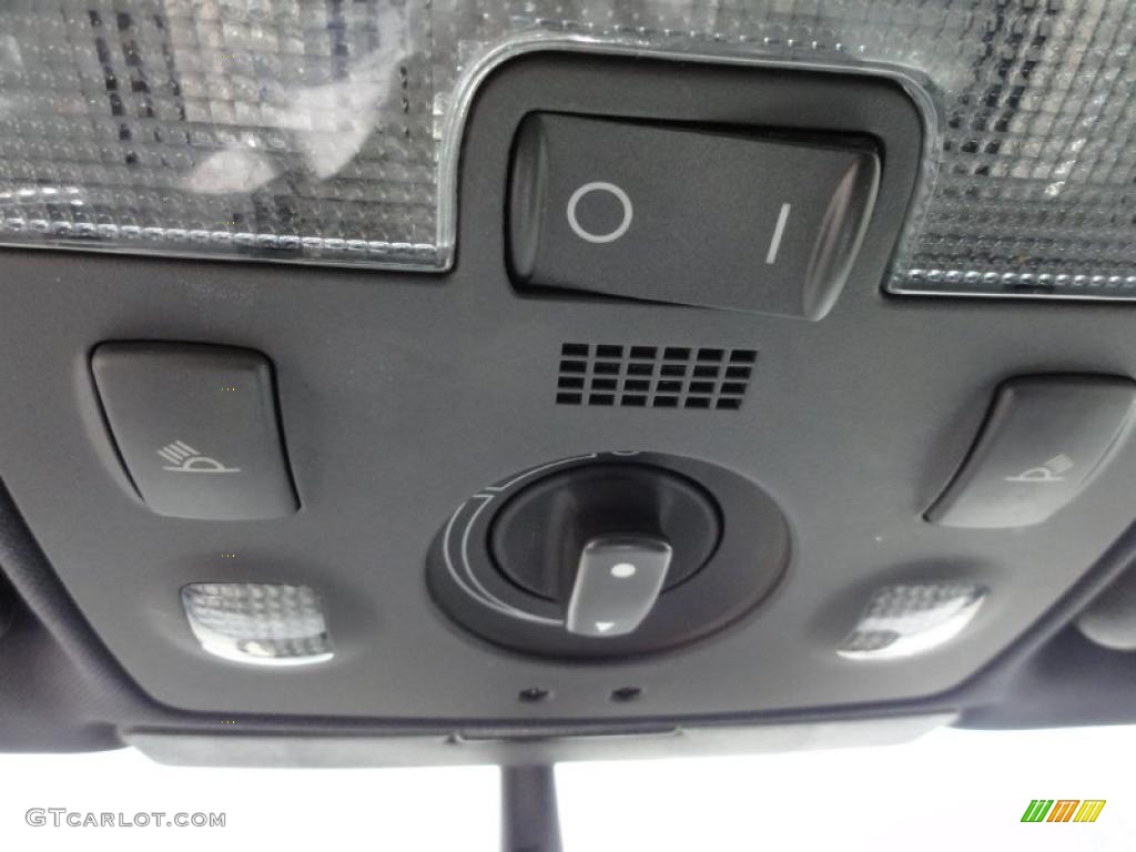 2002 Audi S4 2.7T quattro Avant Controls Photo #48742581