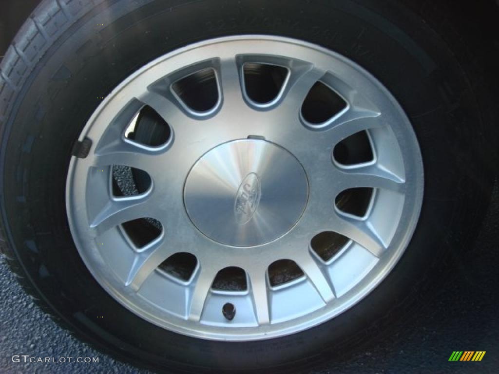1998 Ford Crown Victoria LX Sedan Wheel Photo #48744102