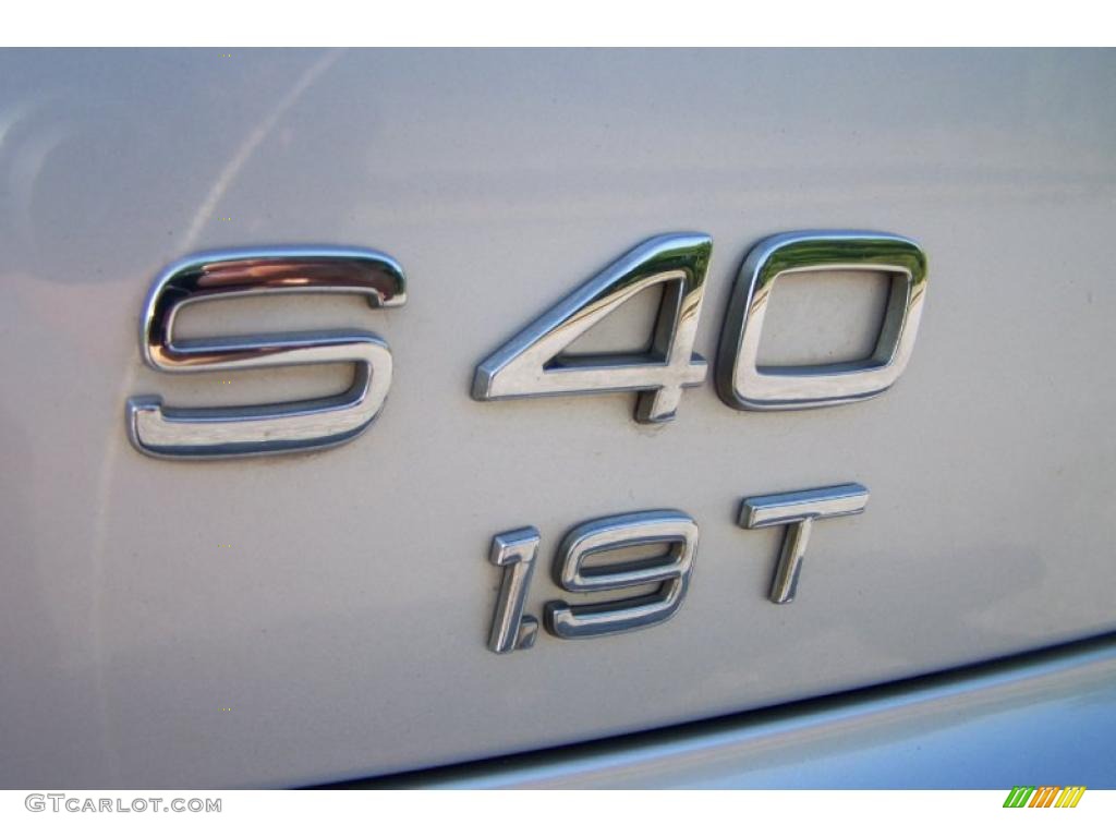 2002 Volvo S40 1.9T Marks and Logos Photo #48745368