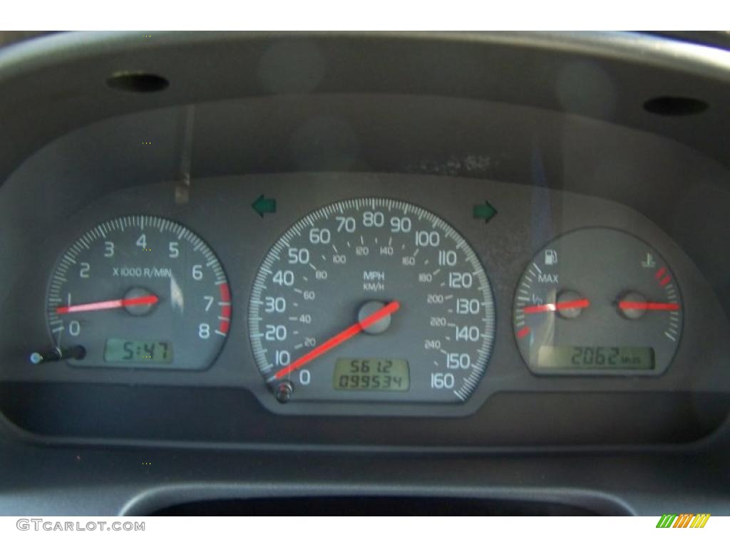 2002 Volvo S40 1.9T Gauges Photo #48745641