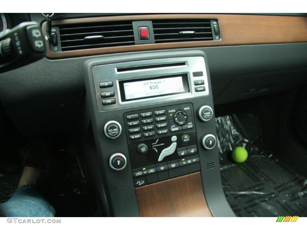 2010 Volvo XC70 3.2 AWD Controls Photo #48747210