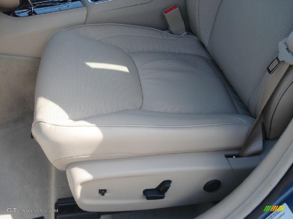 Black/Light Frost Beige Interior 2011 Chrysler 300 C Hemi Photo #48747660