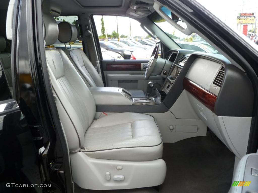 2006 Navigator Luxury - Black / Dove Grey photo #11