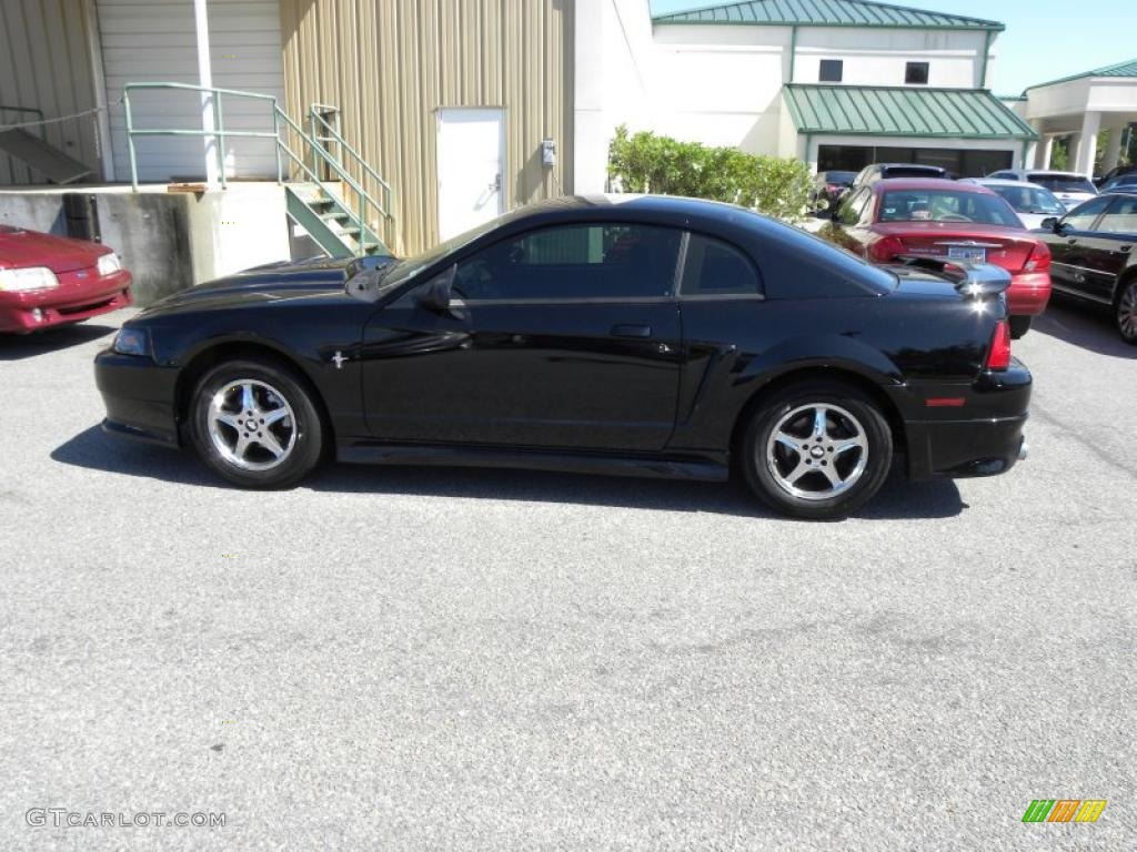 2003 Mustang V6 Coupe - Black / Medium Graphite photo #2