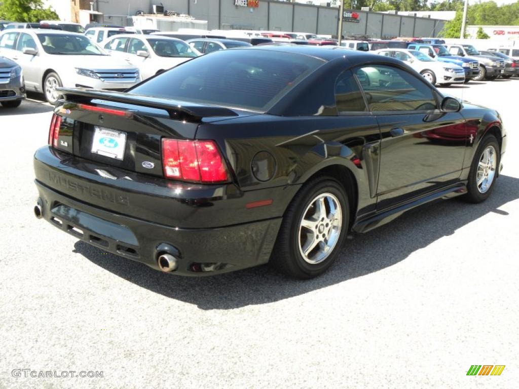 2003 Mustang V6 Coupe - Black / Medium Graphite photo #11