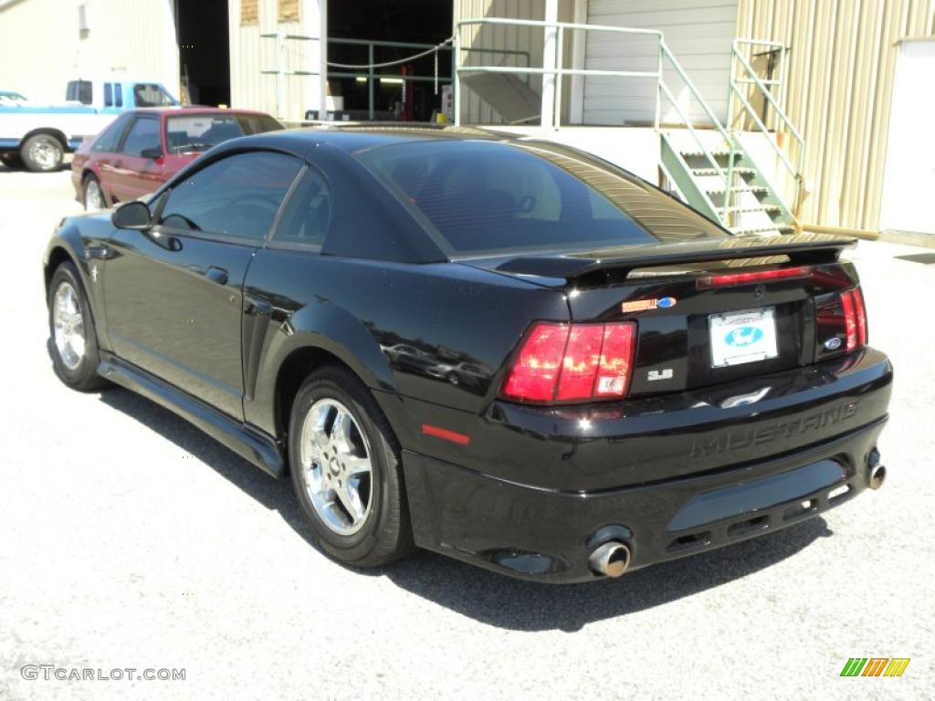 2003 Mustang V6 Coupe - Black / Medium Graphite photo #14