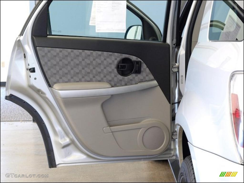 2009 Chevrolet Equinox LS Light Gray Door Panel Photo #48754795