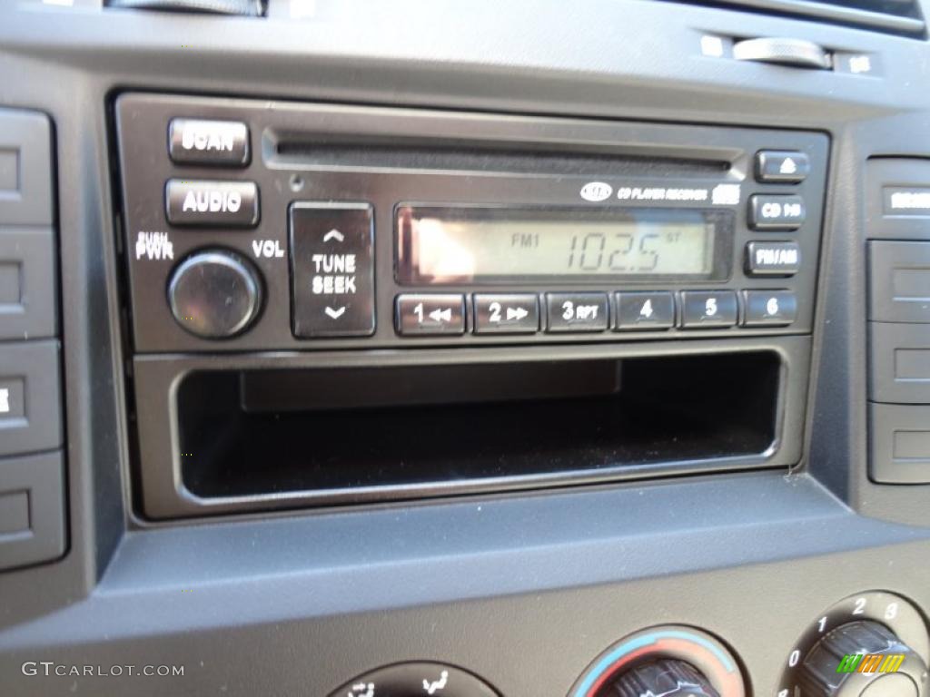 2005 Sedona LX - Ruby Red Metallic / Gray photo #30