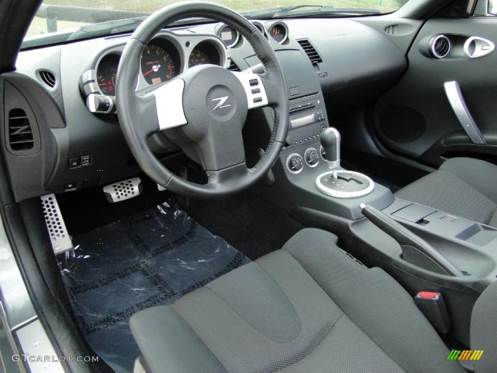 2004 Nissan 350Z Enthusiast Roadster Carbon Black Dashboard Photo #48762562
