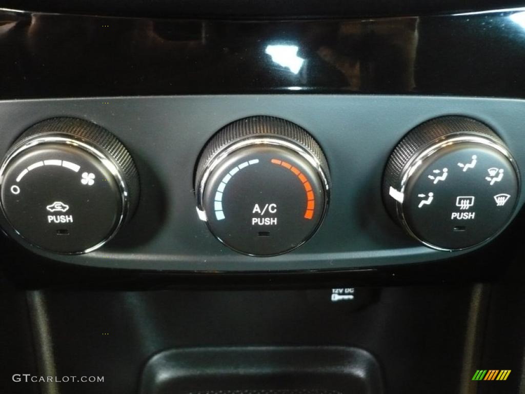 2011 Chrysler 200 LX Controls Photo #48763579