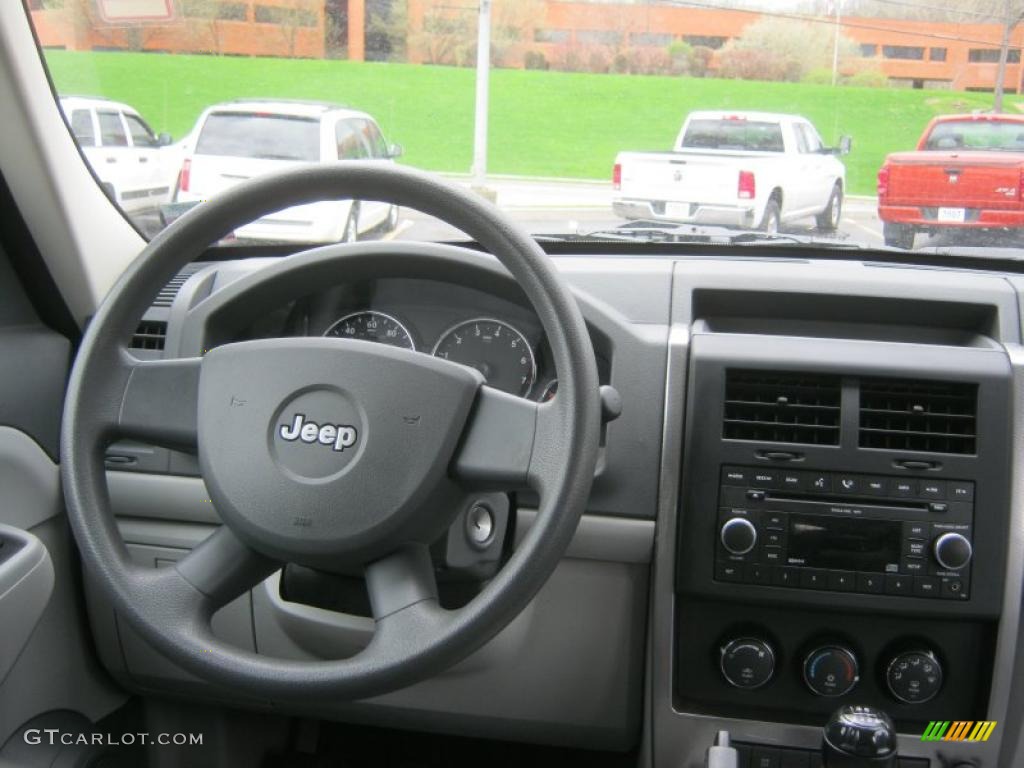 2008 Liberty Sport 4x4 - Jeep Green Metallic / Pastel Slate Gray photo #4