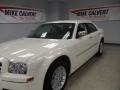 Cool Vanilla White - 300 Touring Photo No. 6