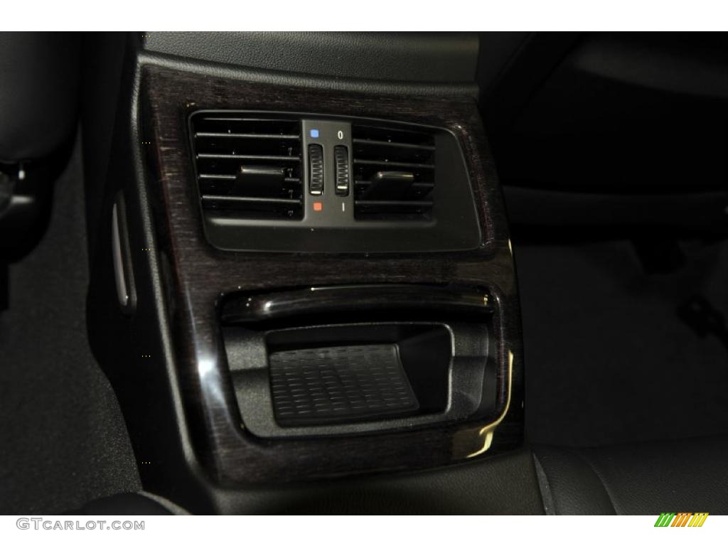 2011 3 Series 335i Coupe - Alpine White / Black photo #18
