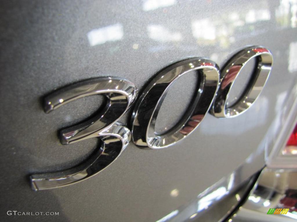 2011 Chrysler 300 Standard 300 Model Marks and Logos Photos