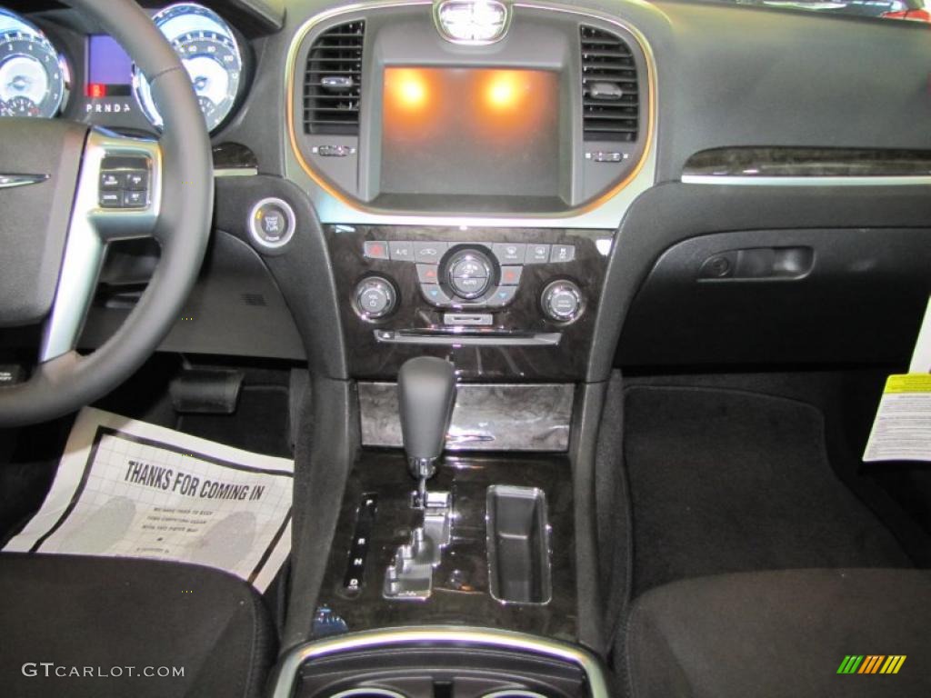 2011 Chrysler 300 Standard 300 Model Controls Photo #48774462