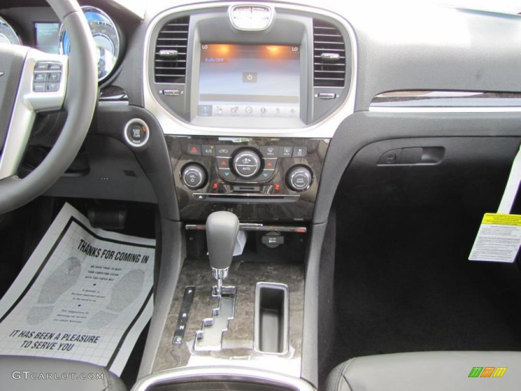 2011 Chrysler 300 Limited Controls Photo #48774663