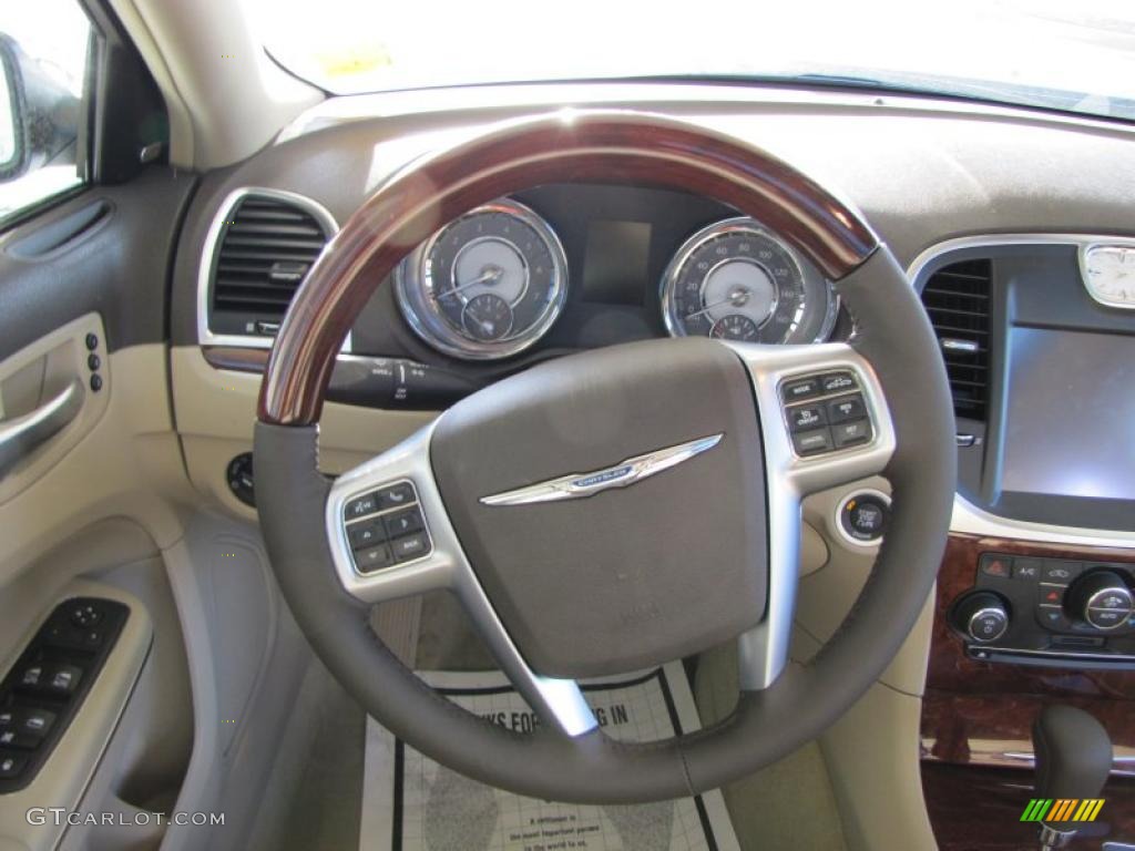 2011 Chrysler 300 C Hemi Dark Frost Beige/Light Frost Beige Steering Wheel Photo #48774858