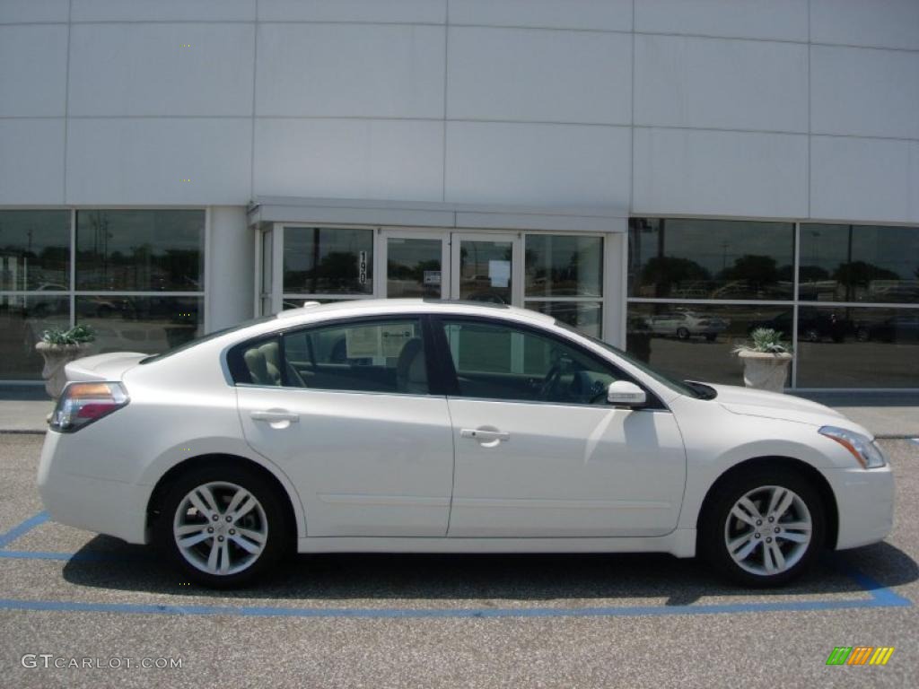 2010 Altima 3.5 SR - Winter Frost White / Blond photo #5