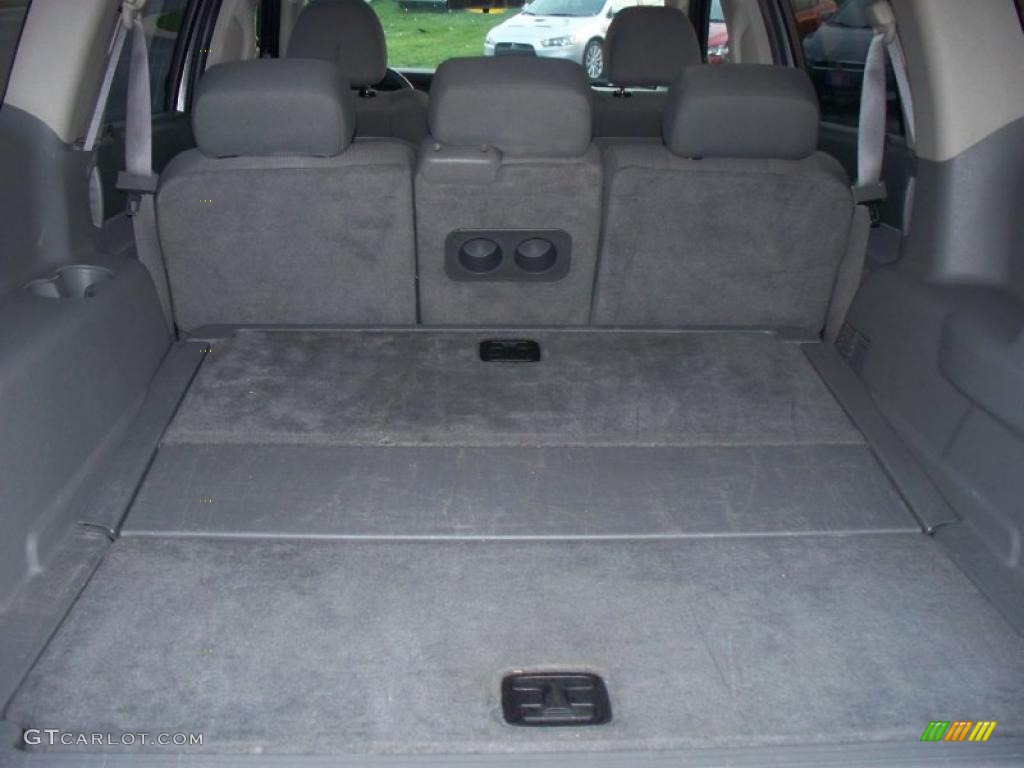 2005 Dodge Durango ST Trunk Photos