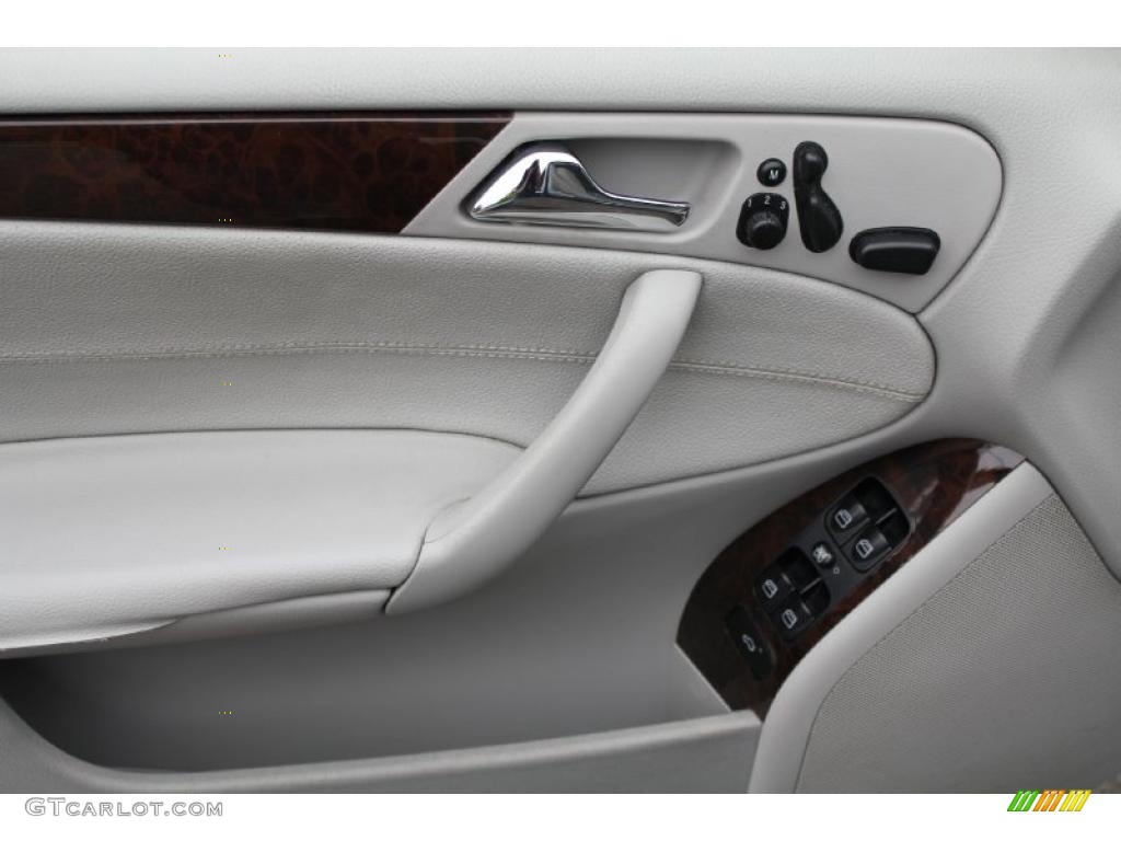 2007 Mercedes-Benz C 280 4Matic Luxury Controls Photo #48788626