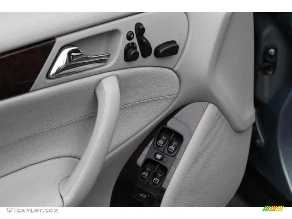 2007 Mercedes-Benz C 280 4Matic Luxury Controls Photo #48788641