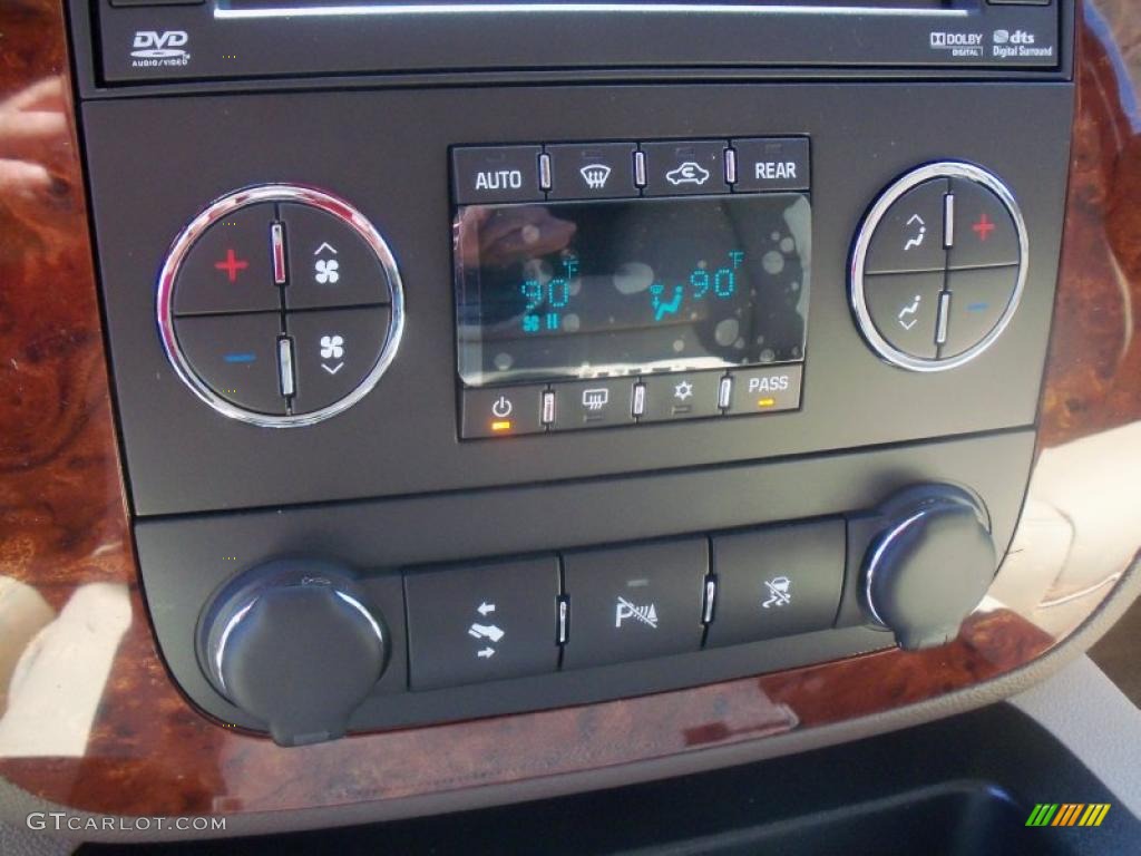 2011 Chevrolet Suburban 2500 LT 4x4 Controls Photo #48792025