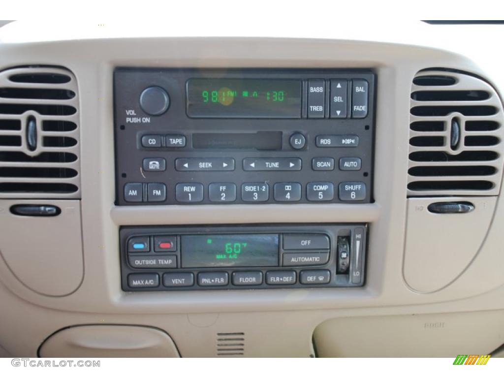 2002 Ford Expedition Eddie Bauer Controls Photo #48792127