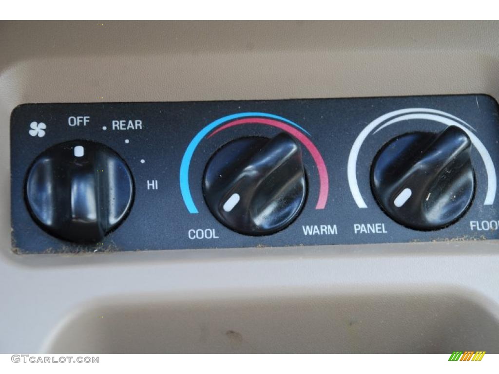 2002 Ford Expedition Eddie Bauer Controls Photo #48792169